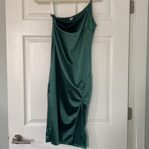Satin green midi dress - Picture 3 of 3